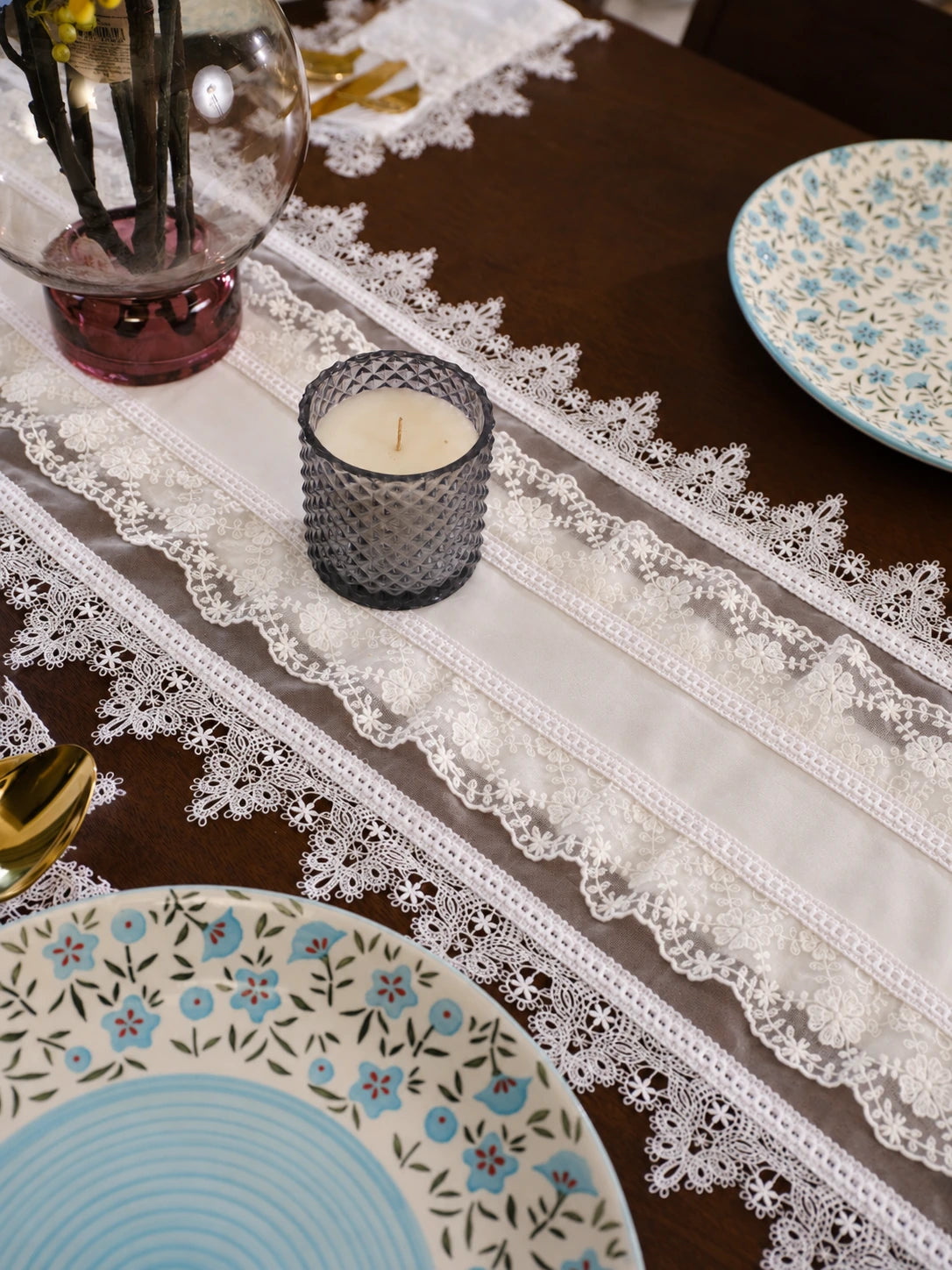 The Amélie Lace Table Runner by Uahan — close-up of the embroidered lace edge