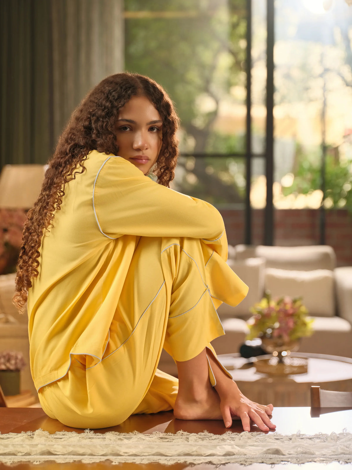 The Soleil Set by Uahan, seated in a sunlit living room
